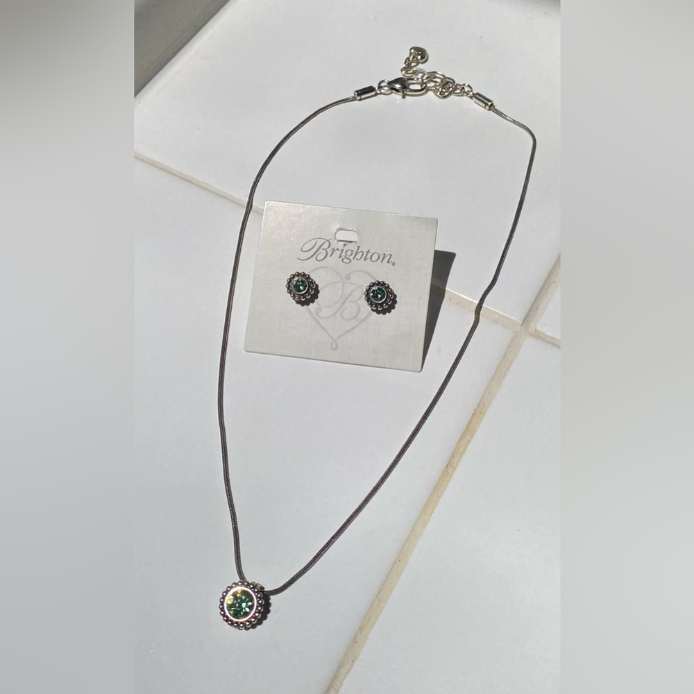Green gemstone jewelry set